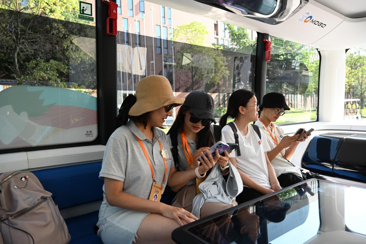 蘑菇车联正式开启大运服务，自动驾驶成中国科技新名片